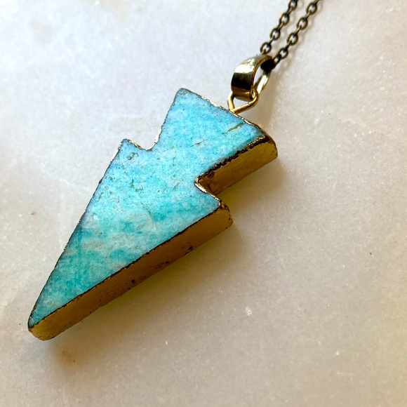 Turquoise arrow pendant on long bronze chain - Picture 6 of 8